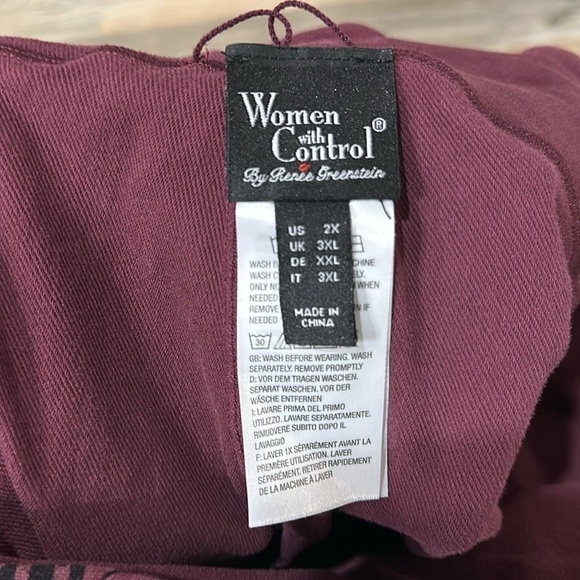 Women with control Plus size Black/Purple Floral print Leggings (2X) - Picture 4 of 7